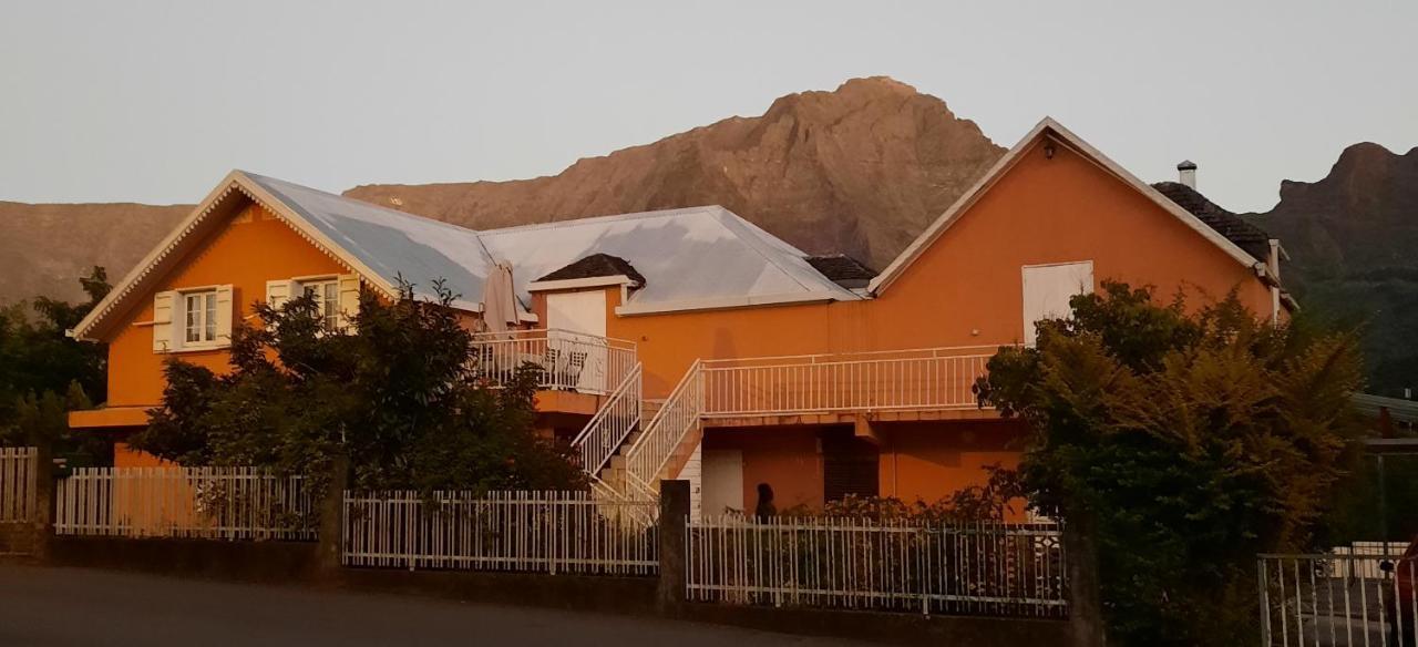 Gite Le Calou Pilon Cilaos Exterior photo